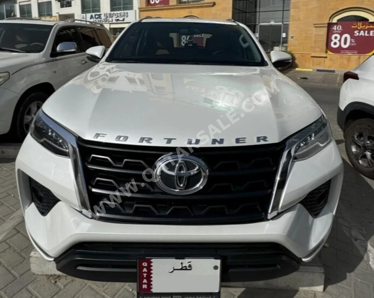 Toyota  Fortuner  2024  Automatic  25,000 Km  6 Cylinder  Four Wheel Drive (4WD)  SUV  White  With Warranty