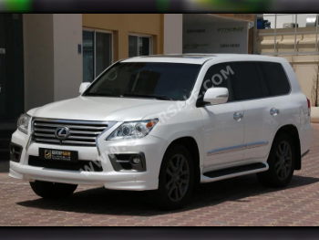 Lexus  LX  570 S  2015  Automatic  236,000 Km  8 Cylinder  Four Wheel Drive (4WD)  SUV  White
