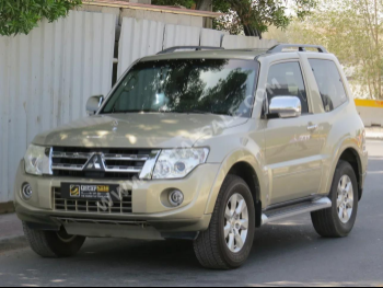 Mitsubishi  Pajero  2013  Automatic  109,000 Km  6 Cylinder  Four Wheel Drive (4WD)  SUV  Gold