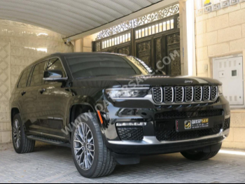 Jeep  Grand Cherokee  Summit  2023  Automatic  22,000 Km  8 Cylinder  Four Wheel Drive (4WD)  SUV  Black  With Warranty