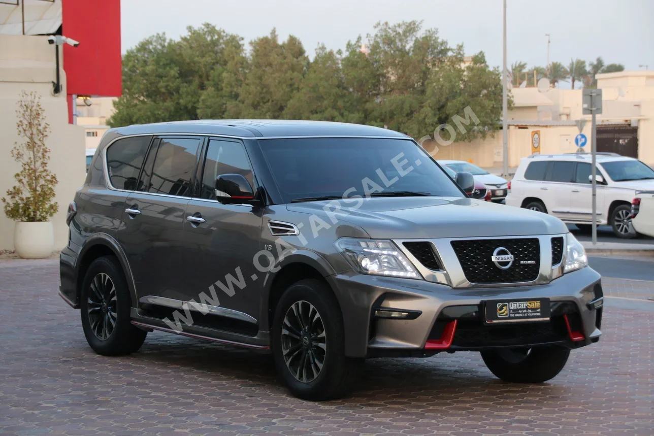 Nissan  Patrol  Platinum  2014  Automatic  243,000 Km  8 Cylinder  Four Wheel Drive (4WD)  SUV  Gray