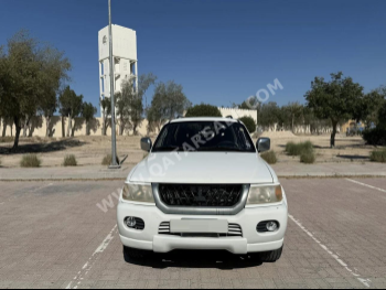 متسوبيشي  ناتيفا  2007  اوتوماتيك  248,525 كم  6 سلندر  دفع خلفي  اس يو في  أبيض