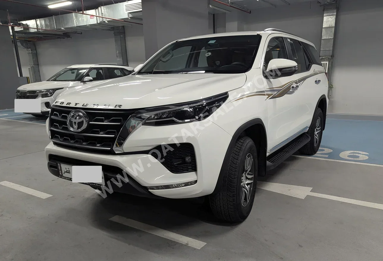 Toyota  Fortuner  2024  Automatic  11,000 Km  6 Cylinder  Four Wheel Drive (4WD)  SUV  White  With Warranty