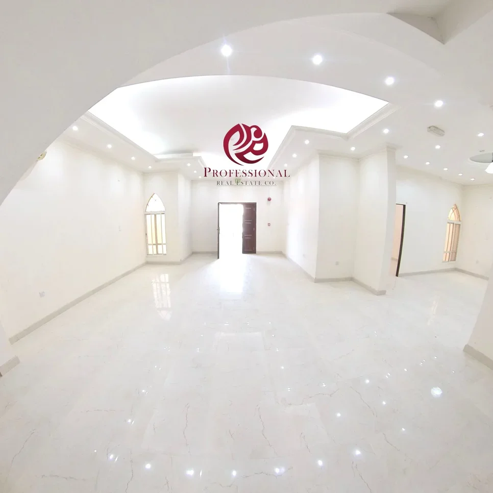 Commercial  - Not Furnished  - Doha  - Al Markhiya  - 6 Bedrooms