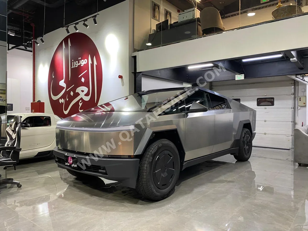 تسلا  سايبر تراك  فئة فاونديشن  2024  اوتوماتيك  1,700 كم  0 سلندر  دفع كلي مستمر  بيكب  فضي