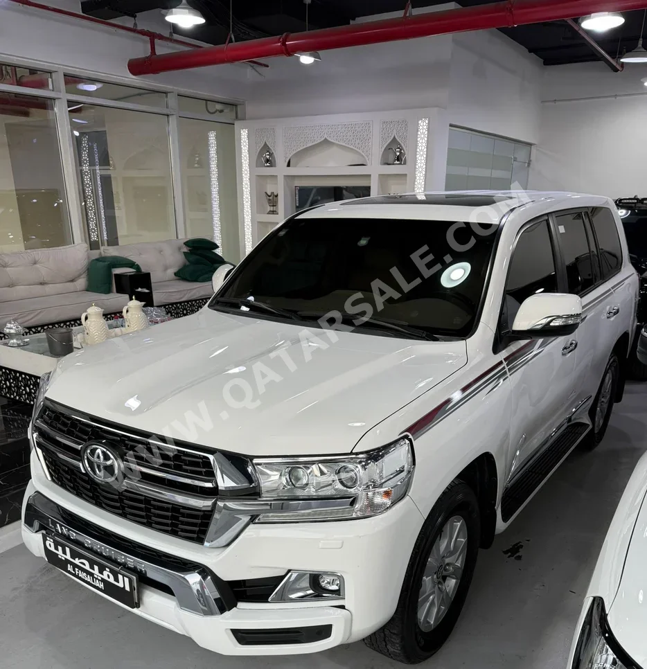 Toyota  Land Cruiser  GXR  2021  Automatic  127,000 Km  6 Cylinder  Four Wheel Drive (4WD)  SUV  White