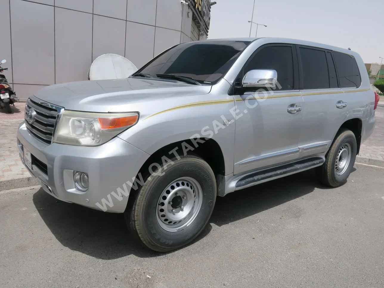 Toyota  Land Cruiser  VXR  2014  Automatic  340,000 Km  8 Cylinder  Four Wheel Drive (4WD)  SUV  Silver
