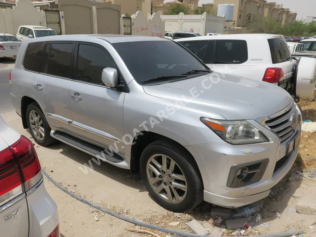 لكزس  ال اكس  570  2014  اوتوماتيك  280,000 كم  8 سلندر  دفع رباعي  اس يو في  فضي