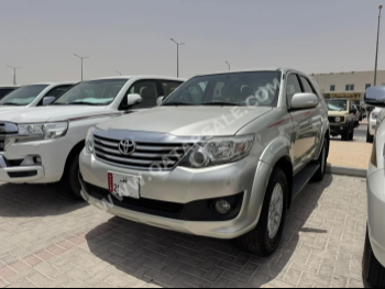 Toyota  Fortuner  SR5  2013  Automatic  60,000 Km  6 Cylinder  Four Wheel Drive (4WD)  SUV  Light Beige