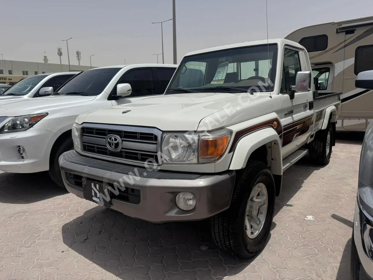Toyota  Land Cruiser  LX  2018  Manual  179,000 Km  6 Cylinder  Four Wheel Drive (4WD)  Pick Up  White