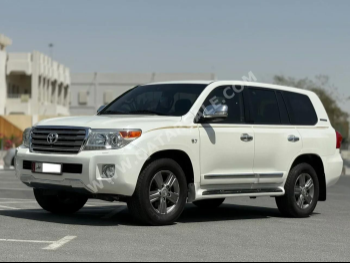 Toyota  Land Cruiser  VXR  2015  Automatic  182,000 Km  8 Cylinder  Four Wheel Drive (4WD)  SUV  White