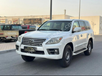 Lexus  LX  570 S  2011  Automatic  330,000 Km  8 Cylinder  Four Wheel Drive (4WD)  SUV  White