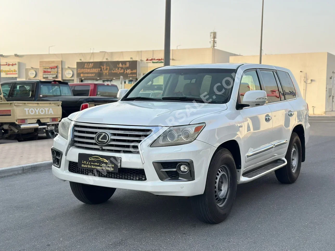 Lexus  LX  570 S  2011  Automatic  330,000 Km  8 Cylinder  Four Wheel Drive (4WD)  SUV  White