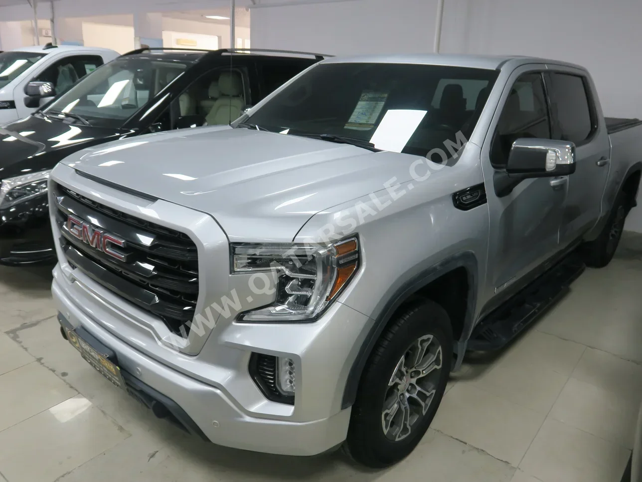 GMC  Sierra  2019  Automatic  111,000 Km  8 Cylinder  Four Wheel Drive (4WD)  Pick Up  Silver