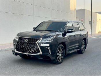 Lexus  LX  570 S  2018  Automatic  235,000 Km  8 Cylinder  Four Wheel Drive (4WD)  SUV  Black