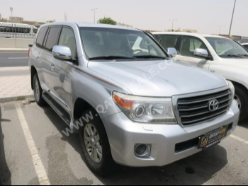 Toyota  Land Cruiser  GXR  2013  Automatic  426,000 Km  8 Cylinder  Four Wheel Drive (4WD)  SUV  Silver