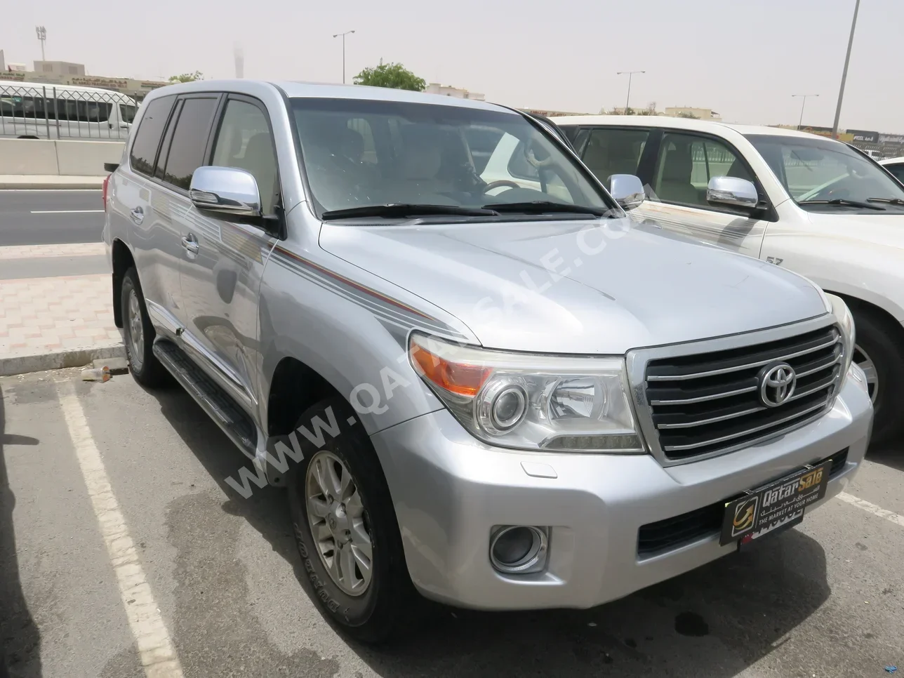 Toyota  Land Cruiser  GXR  2013  Automatic  426,000 Km  8 Cylinder  Four Wheel Drive (4WD)  SUV  Silver