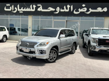 Lexus  LX  570  2014  Automatic  379,000 Km  8 Cylinder  Four Wheel Drive (4WD)  SUV  Silver