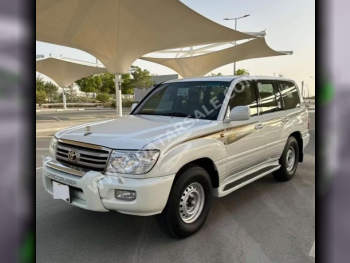 Toyota  Land Cruiser  VXR  2006  Manual  100,000 Km  8 Cylinder  Four Wheel Drive (4WD)  SUV  White