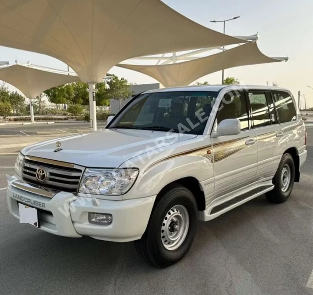 Toyota  Land Cruiser  VXR  2006  Manual  100,000 Km  8 Cylinder  Four Wheel Drive (4WD)  SUV  White