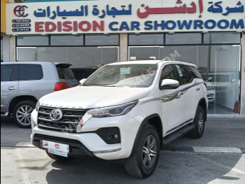  Toyota  Fortuner  2025  Automatic  400 Km  6 Cylinder  Four Wheel Drive (4WD)  SUV  White  With Warranty