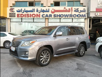 Lexus  LX  570  2010  Automatic  270,000 Km  8 Cylinder  Four Wheel Drive (4WD)  SUV  Gray