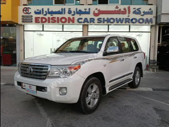 Toyota  Land Cruiser  VXR  2015  Automatic  225,000 Km  8 Cylinder  Four Wheel Drive (4WD)  SUV  White