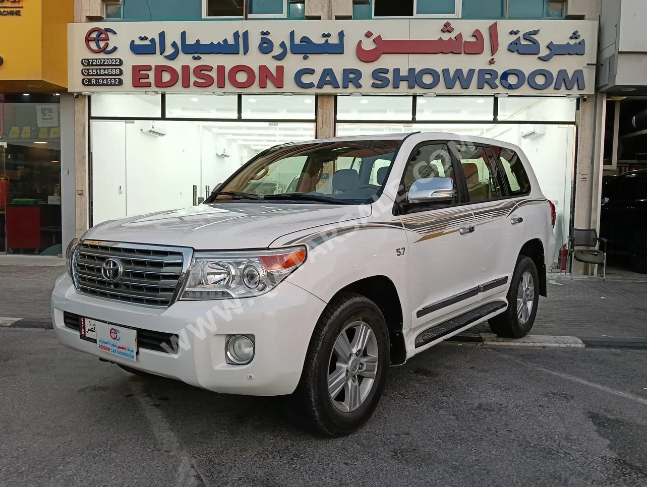 Toyota  Land Cruiser  VXR  2015  Automatic  225,000 Km  8 Cylinder  Four Wheel Drive (4WD)  SUV  White