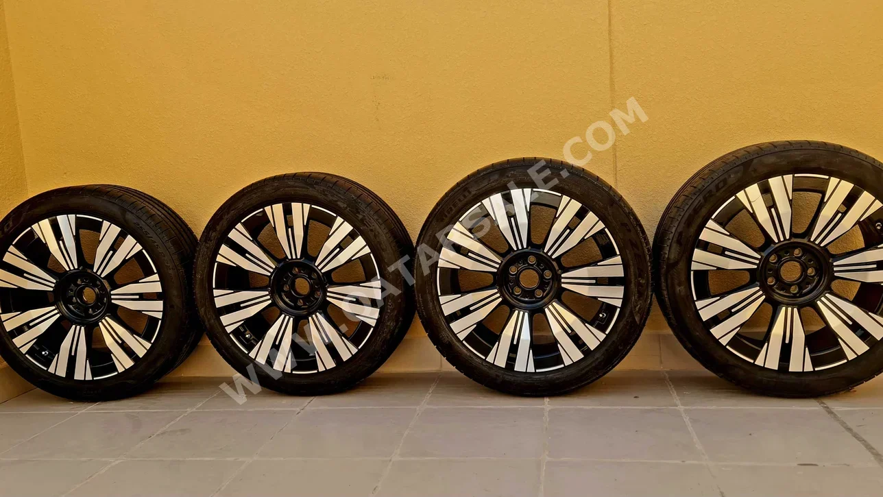 Tire & Rims Pirelli Made in Germany /  4 Seasons  Rim Included  22"