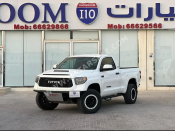 تويوتا  تندرا  تي ار دي  2016  اوتوماتيك  113,000 كم  8 سلندر  دفع رباعي  بيكب  أبيض