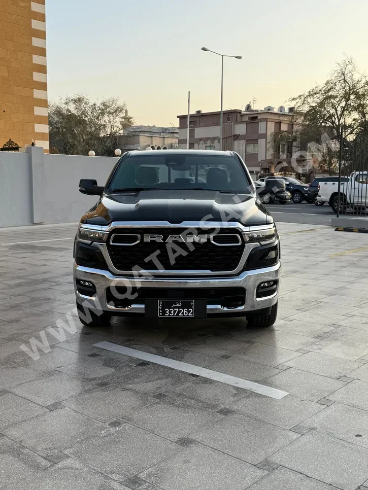 دودج  رام  بيك اب  أسود  2025