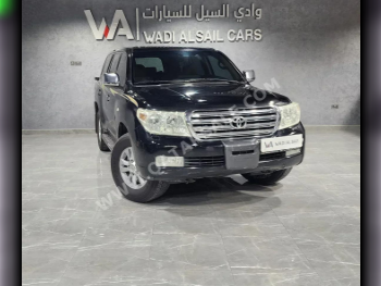 Toyota  Land Cruiser  GXR  2010  Automatic  298,000 Km  8 Cylinder  Four Wheel Drive (4WD)  SUV  Black
