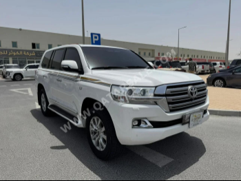 Toyota  Land Cruiser  VXR  2016  Automatic  235,000 Km  8 Cylinder  Four Wheel Drive (4WD)  SUV  White