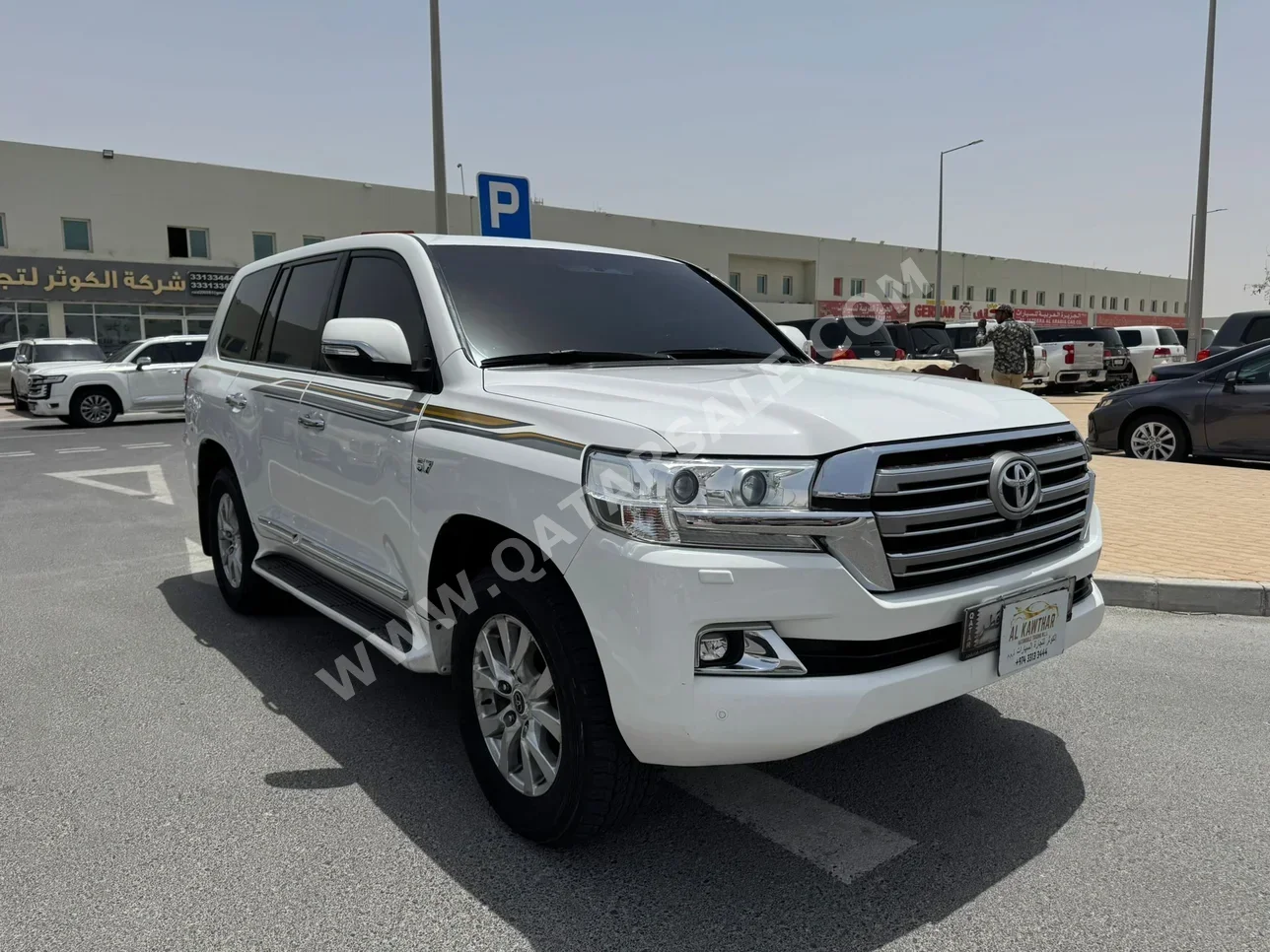Toyota  Land Cruiser  VXR  2016  Automatic  235,000 Km  8 Cylinder  Four Wheel Drive (4WD)  SUV  White