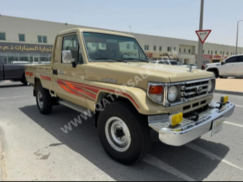 Toyota  Land Cruiser  LX  2000  Manual  146,000 Km  6 Cylinder  Four Wheel Drive (4WD)  Pick Up  Beige