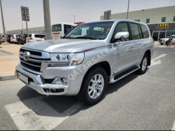 Toyota  Land Cruiser  GXR  2019  Automatic  184,000 Km  8 Cylinder  Four Wheel Drive (4WD)  SUV  Silver