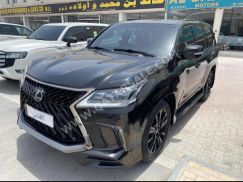 Lexus  LX  570  2017  Automatic  290,000 Km  8 Cylinder  Four Wheel Drive (4WD)  SUV  Black