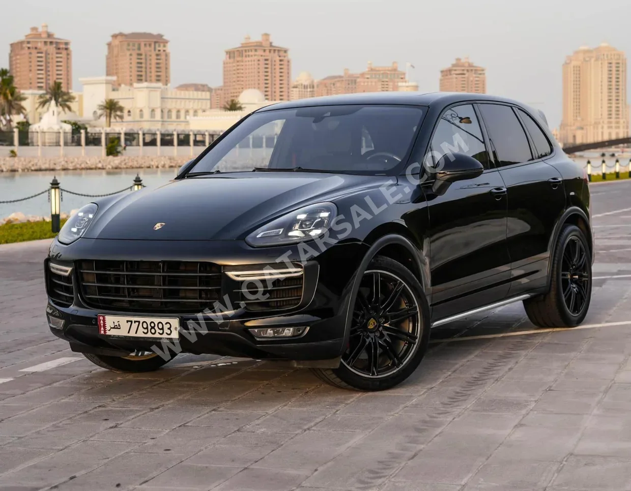 Porsche  Cayenne  Turbo  2015  Automatic  78,000 Km  8 Cylinder  Four Wheel Drive (4WD)  SUV  Black