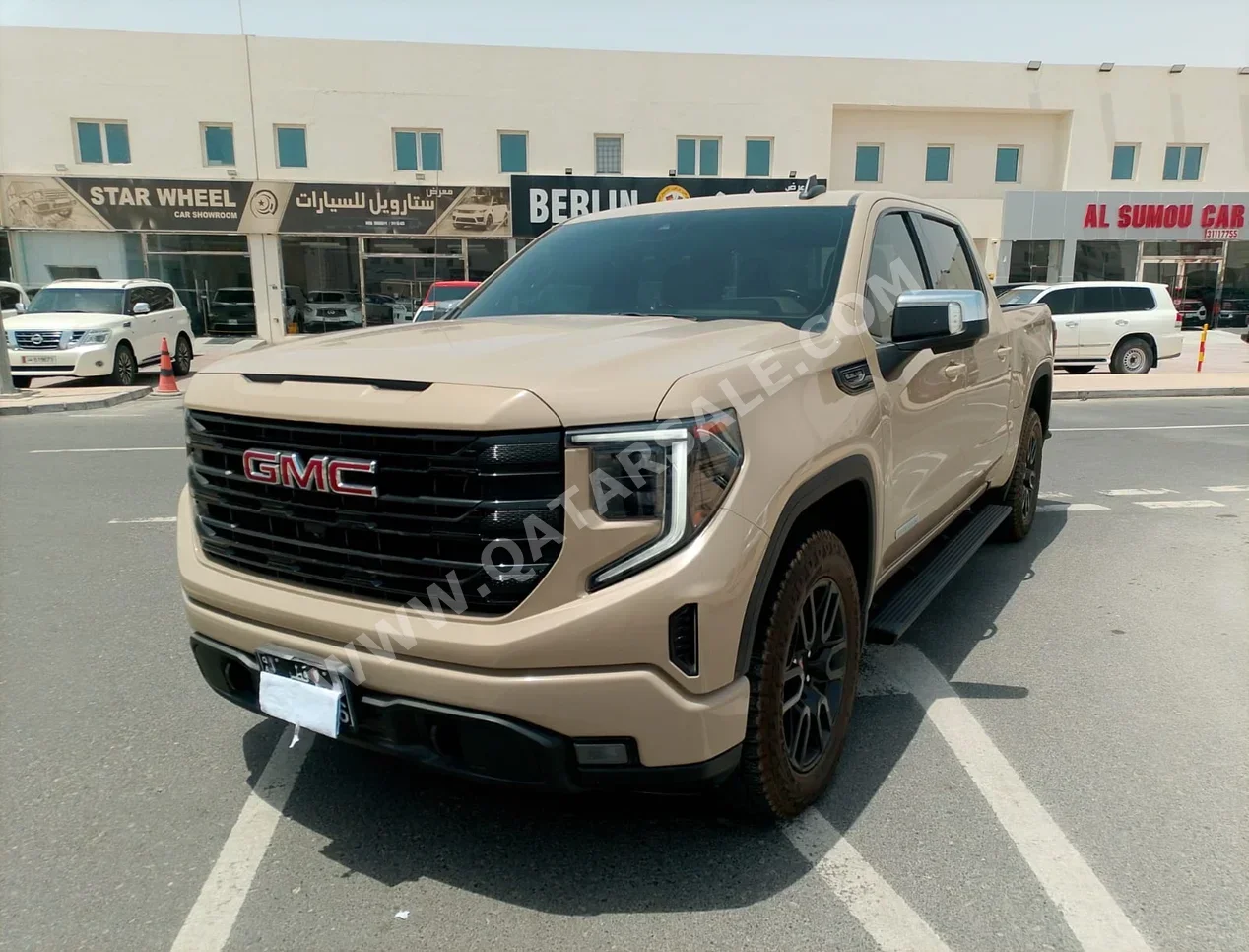 GMC  Sierra  Elevation  2022  Automatic  69,000 Km  8 Cylinder  Four Wheel Drive (4WD)  Pick Up  Beige