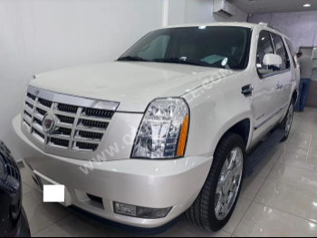Cadillac  Escalade  ESV  2014  Automatic  176,000 Km  8 Cylinder  Four Wheel Drive (4WD)  SUV  White