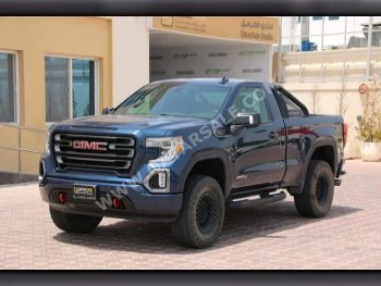 GMC  Sierra  AT4  2019  Automatic  101,800 Km  8 Cylinder  Four Wheel Drive (4WD)  Pick Up  Blue