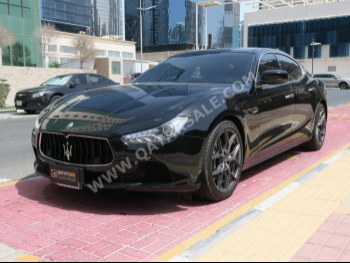 مزاراتي  جيبلي  2015  اوتوماتيك  90,000 كم  6 سلندر  دفع خلفي  سيدان  أسود