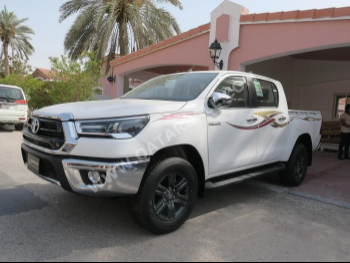 Toyota  Hilux  2025  Automatic  0 Km  4 Cylinder  Four Wheel Drive (4WD)  Pick Up  White  With Warranty