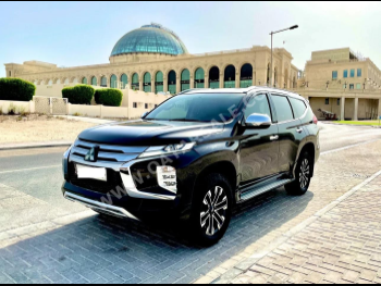 Mitsubishi  Pajero  Montero Sport  2020  Automatic  100,000 Km  6 Cylinder  Four Wheel Drive (4WD)  SUV  Black