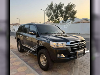 Toyota  Land Cruiser  VXR  2016  Automatic  328,000 Km  8 Cylinder  Four Wheel Drive (4WD)  SUV  Black