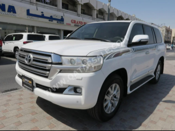 Toyota  Land Cruiser  GXR  2017  Automatic  179,000 Km  8 Cylinder  Four Wheel Drive (4WD)  SUV  White