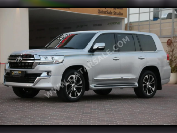 Toyota  Land Cruiser  VXR  2019  Automatic  138,000 Km  8 Cylinder  Four Wheel Drive (4WD)  SUV  Silver