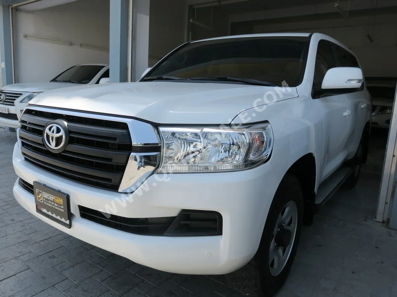 Toyota  Land Cruiser  G  2017  Automatic  217,000 Km  6 Cylinder  Four Wheel Drive (4WD)  SUV  White