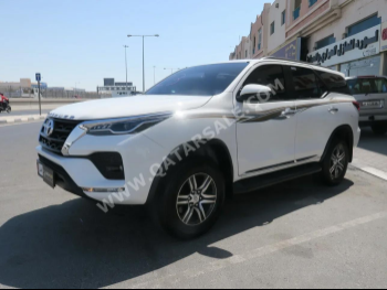 Toyota  Fortuner  2023  Automatic  18,000 Km  6 Cylinder  Four Wheel Drive (4WD)  SUV  White  With Warranty