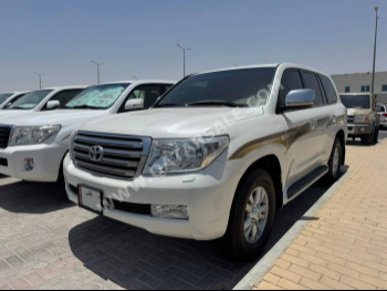 Toyota  Land Cruiser  GXR  2010  Automatic  170,000 Km  8 Cylinder  Four Wheel Drive (4WD)  SUV  White